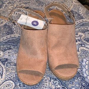 Wedge sandals in neutral with leopard strap.